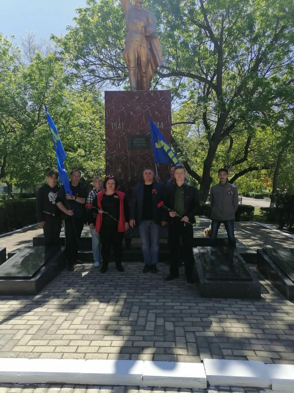 1 мая крым. Памятник ветеранам (Алушта). День Победы Крым. Великие крымчане. Памятник Таврида Алушта.