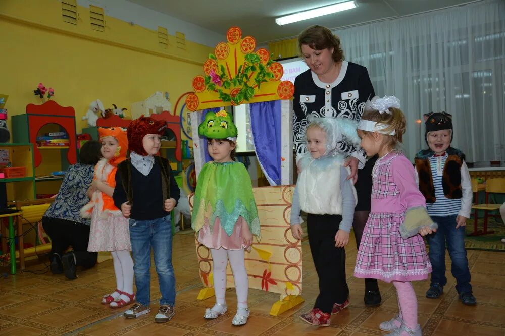 Театрализация в школе. Театральная деятельность детей в детском саду. Театр в ДОУ. Театр для детей в ДОУ. Театрализованные постановки в ДОУ.