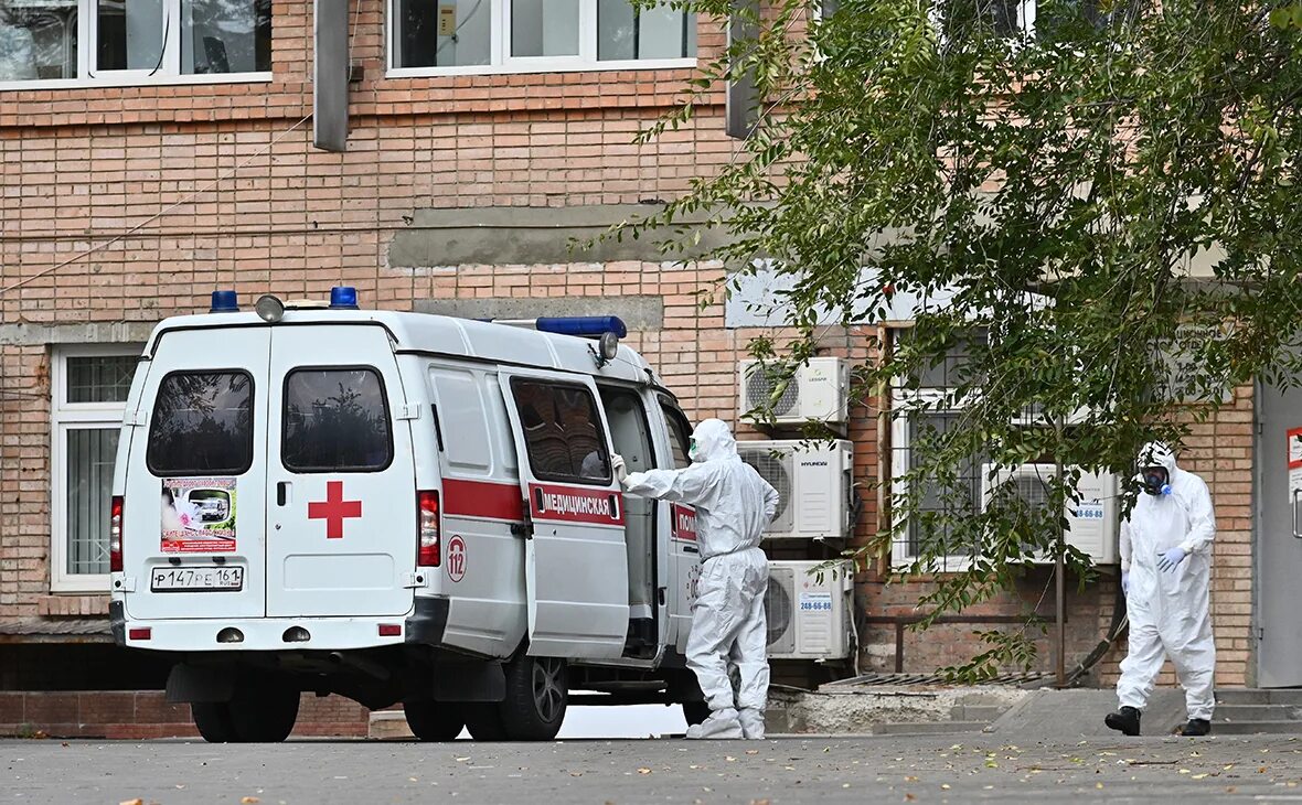 Врачи 20 больницы ростов на дону. Городская больница 20 Ростов-на-Дону. Госпиталь 20 больница Ростов на Дону. Больница скорая. Скорая возле больницы.