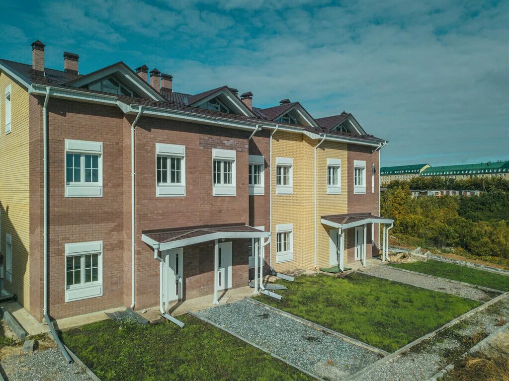 зеленые аллеи тюмень. светлый квартал 2 тюмень. таунхаус в тюмени от застройщика. таунхаус тюмень патрушева. озеро цимлянское таунхаусы тюмень.