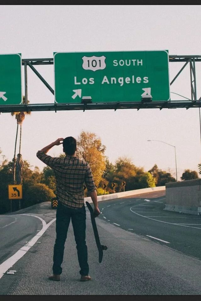 Лос Анджелес парни. Скора дамой. Аватарка los Angeles. Мужчины на фоне Лос Анджелеса.