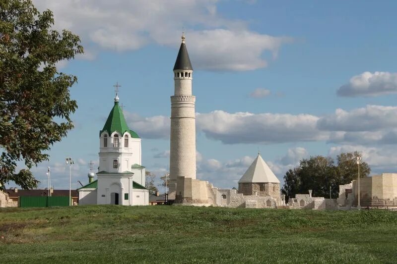 Включи булгара. Соборная мечеть Булгар. Город Болгар Волжская Булгария. Соборная мечеть в городе Болгар. Соборной мечети в болгарский музей-заповедник.