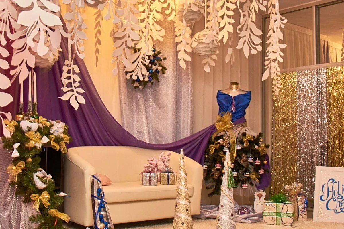 Украшение музыкального зала к новому году. Новогоднее украшение сцены. Украшение залов домов культуры к новому году. Оформление сцены к новому году. Оформление на новый год дом культуры.