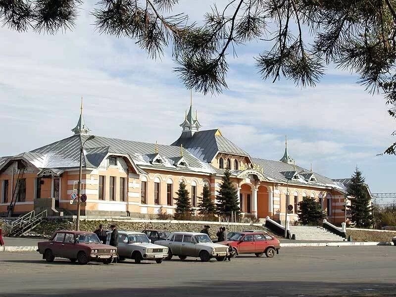 Численность города орска оренбургской. Город Орск. Город Орск Оренбургская. Город Орск Оренбургская область вокзал. Железнодорожный вокзал Орск.