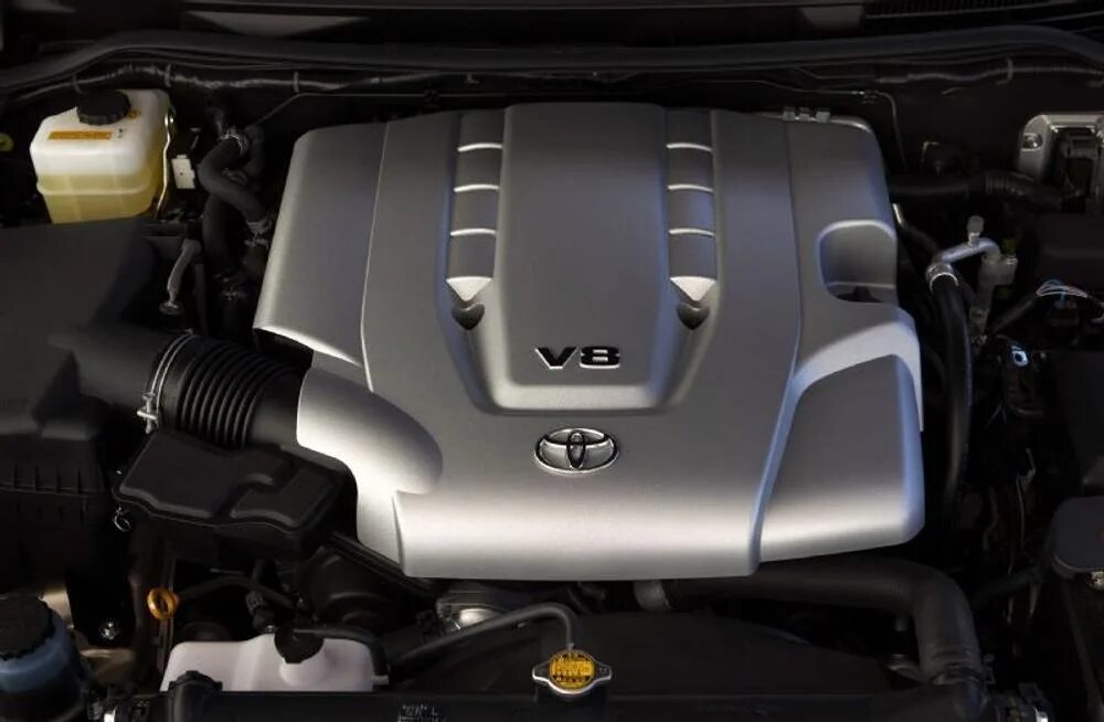 Toyota land cruiser моторы. Двигатель v8 toyota land cruiser 200. Toyota land cruiser моторы. 8 дизель. Под капотом тойота ленд крузер 300.