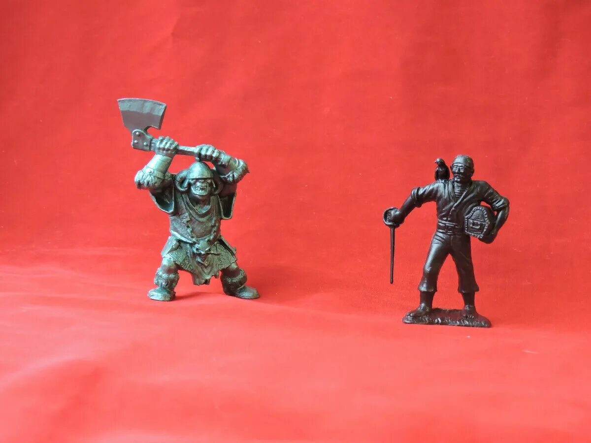 Описание про оловянного солдатика андерсен. Описание игрушки солдатика. Оловянные солдатики наполеоника. Математические задачи в литературных произведениях. Описание оловянного солдатика.