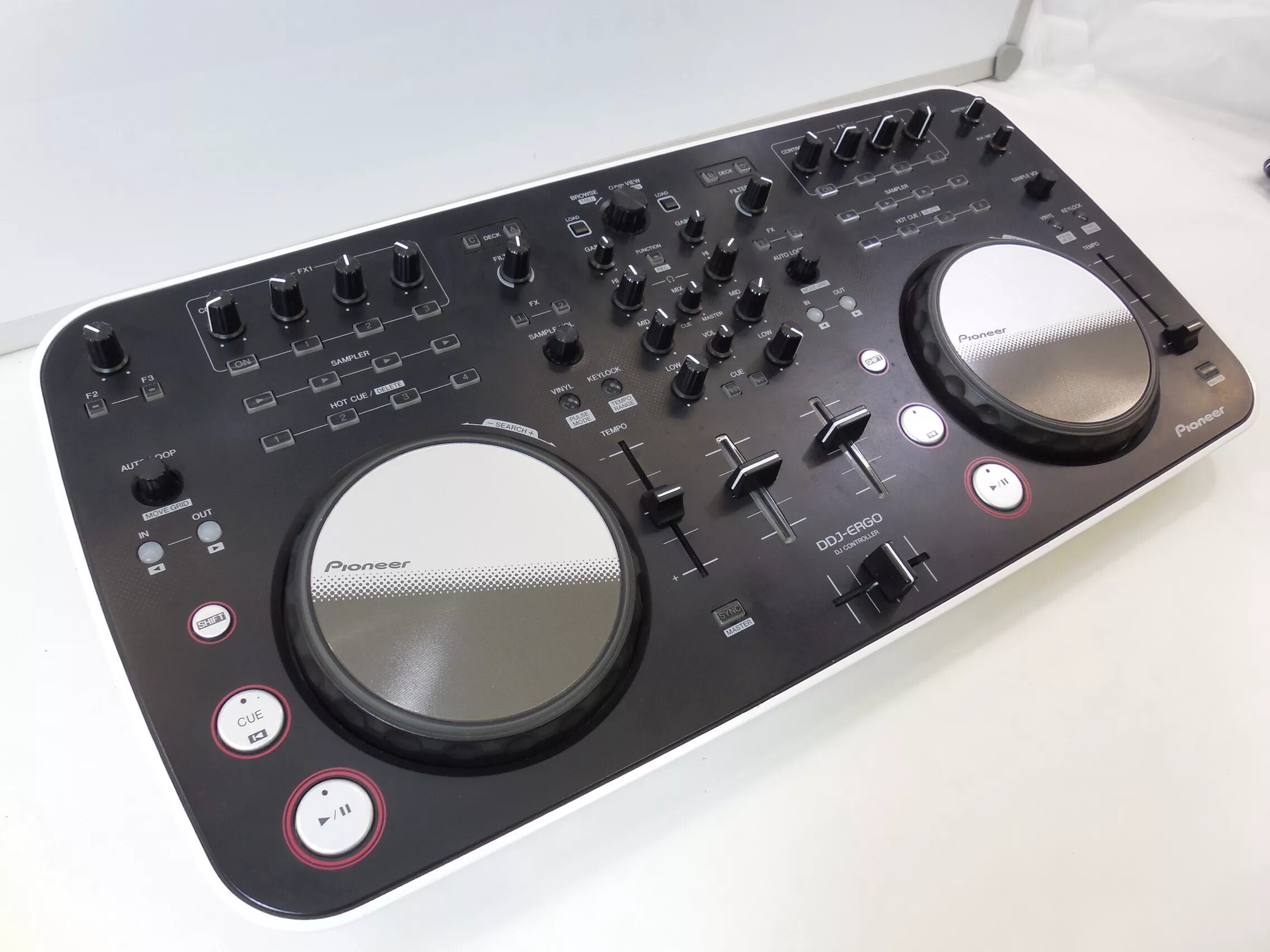 Ddj ergo. Pioneer ddj ergo. pioneer ddj ergo v. pioneer dj ergo v. диджейский контроллер pioneer ergo.