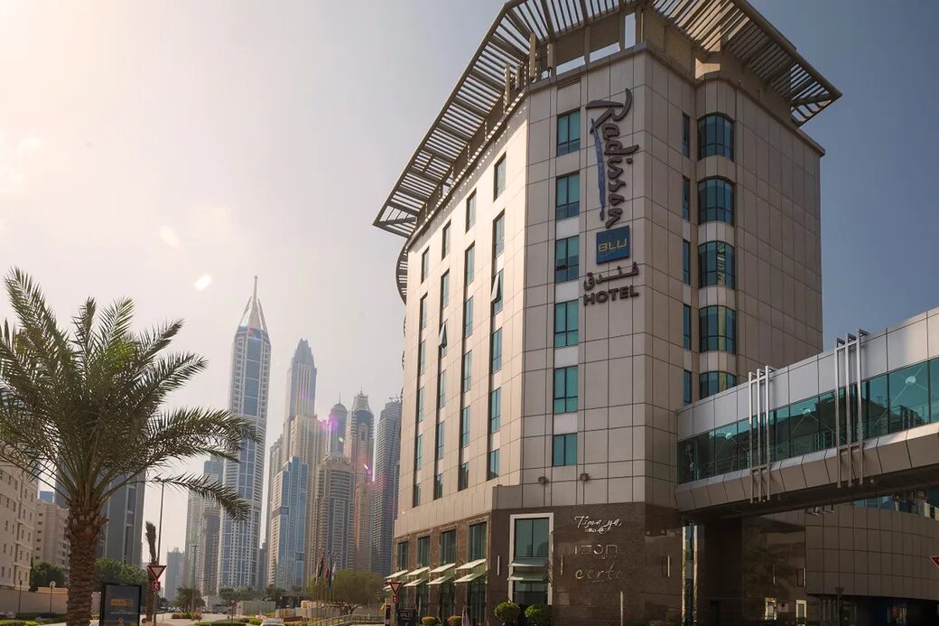 Radisson blu dubai media city 4. Radisson blu дубай. Отель radisson blu hotel, dubai media city. Radisson blu hotel media city (ex. Рэдиссон блю медиа сити дубай.