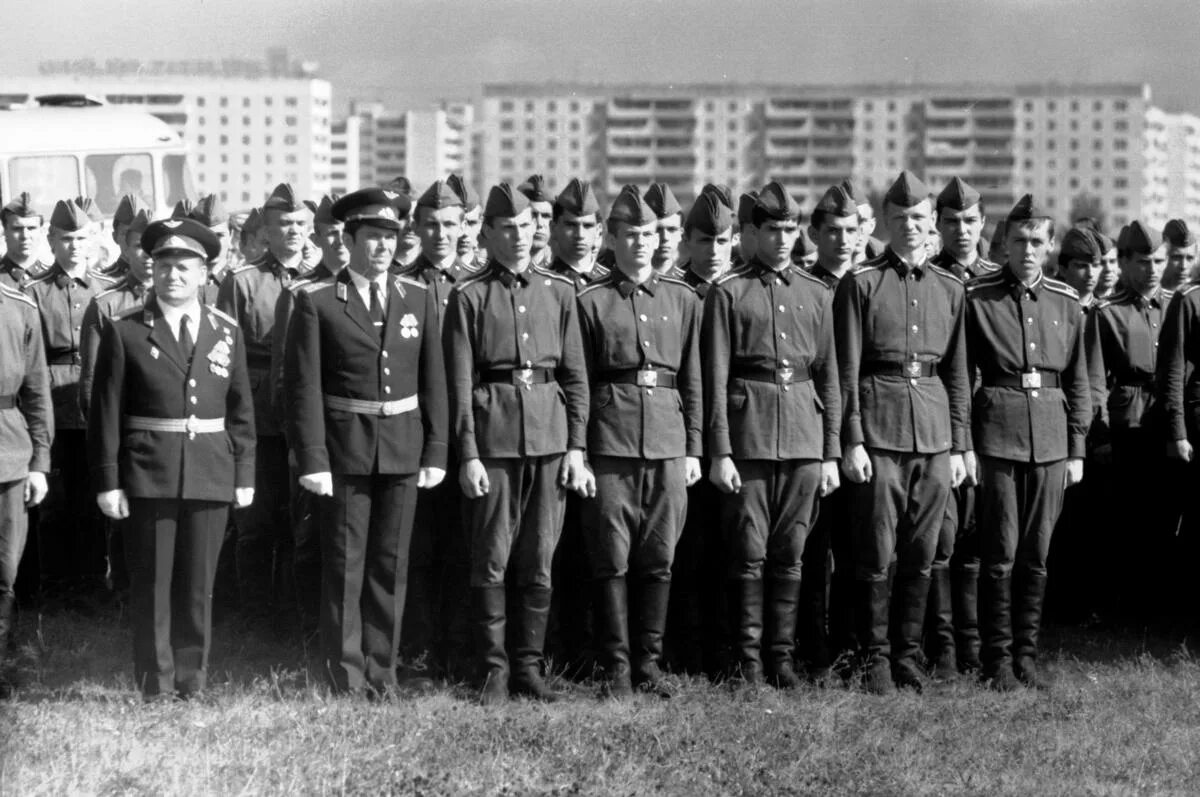 Курсанты БВВАУЛ. Барнаульское ВВАУЛ выпуск 1982. Курсанты ЛВВИУС. Курсант 8 дамиров читать