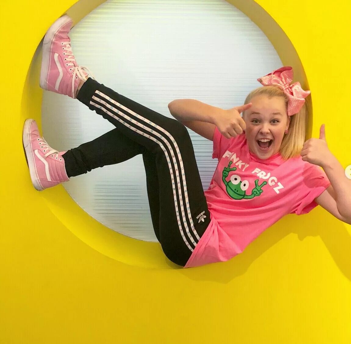 Karma jojo siwa клип. Jojo Siwa. Jojo Siwa 2024. Jojo Siwa растяжка. Jojo Siwa сейчас 2024.