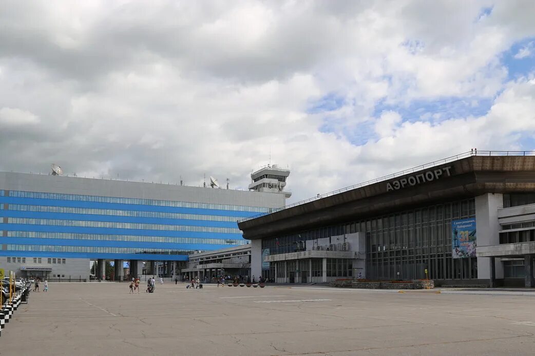 Хабаровский аэропорт сайт. Хабаровск-новый аэропорты Хабаровского края. Старый Международный аэропорт Хабаровск. Международный терминал Хабаровского аэропорта. Аэропорт Хабаровск новый терминал.