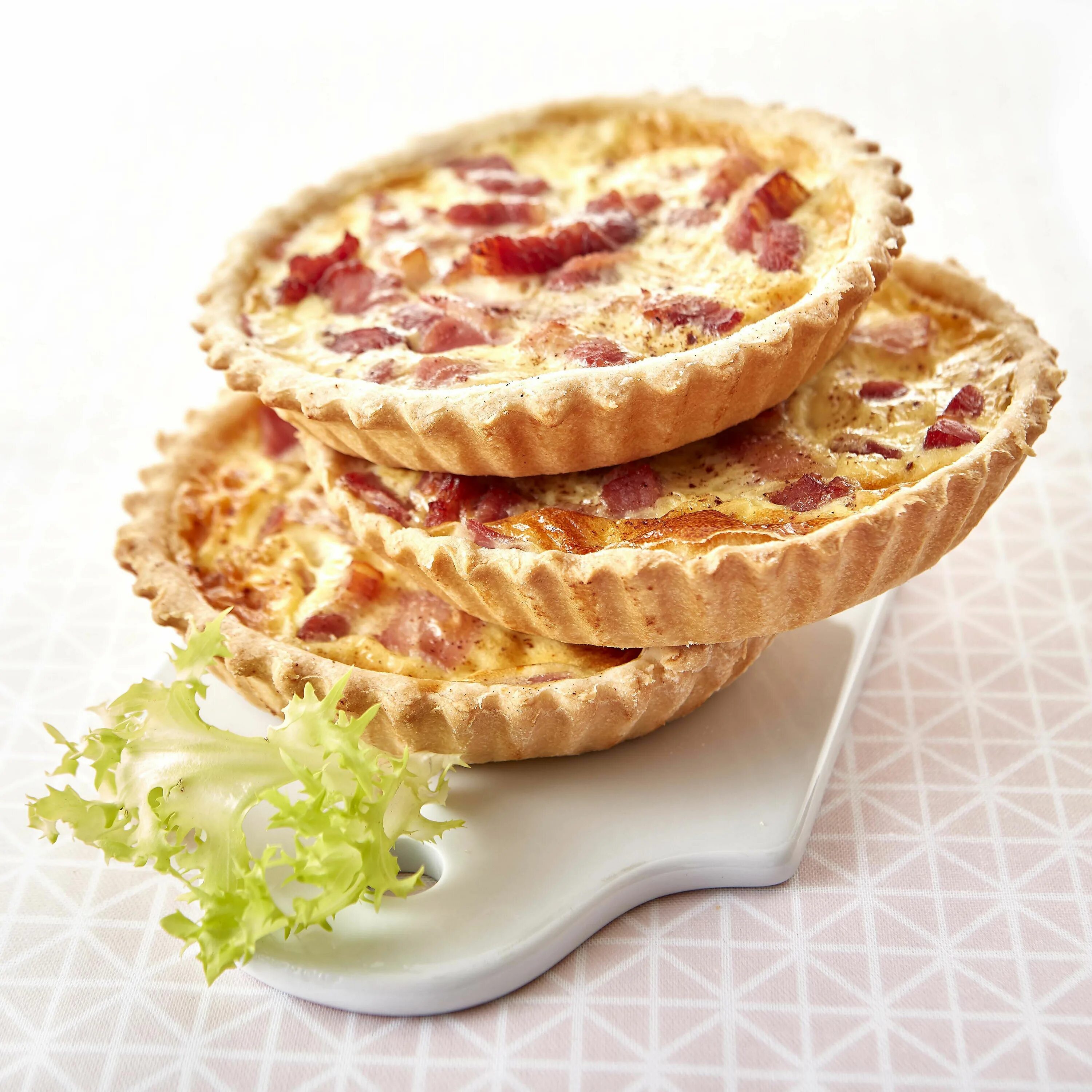 Quiche Lorraine. ТТК КИШ Лорен. КИШ Лорен в тарталетках. КИШ Лорен во Франции. Киш сливки