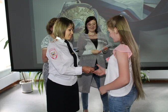 Новая школа североуральск. Североуральск 2012. Североуральск в каждый дом последний выпуск. Североуральск в каждый дом последний выпуск. Североуральск май.