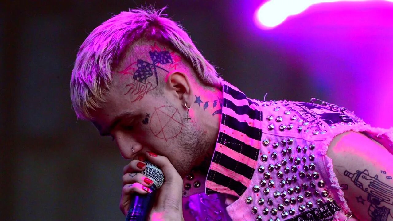 Лит пип. Лил пип. lil peep mohawk. лил пип ирокез. лил пип прическа ирокез.