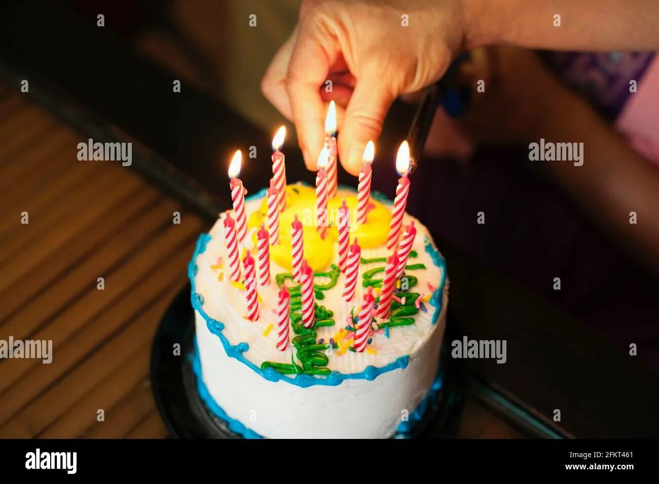 сколько свечек на торт. торт со свечками. торт со свечками. сколько свечек на торт. свеча с днем рождения.