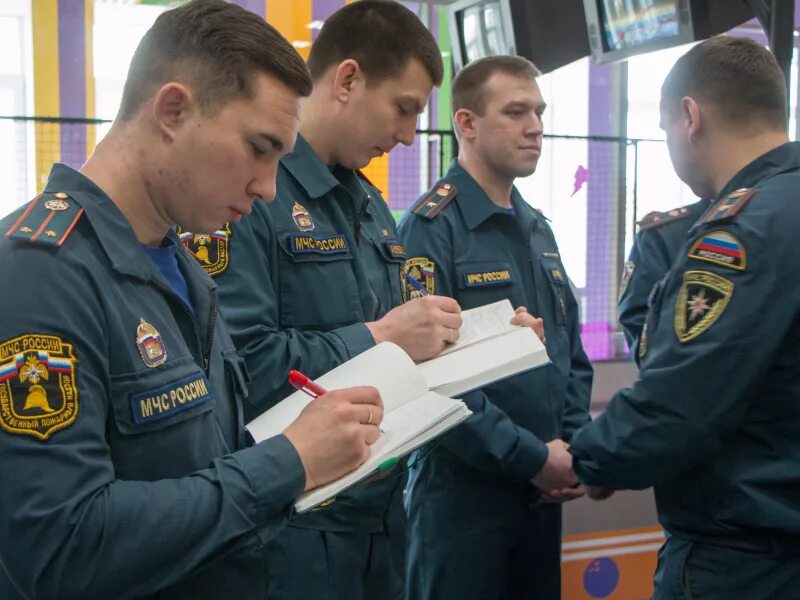 Новости газета великий новгород. Школа 2 великий новгород. О директора. Никитин великий новгород. Школа акрон великий новгород.