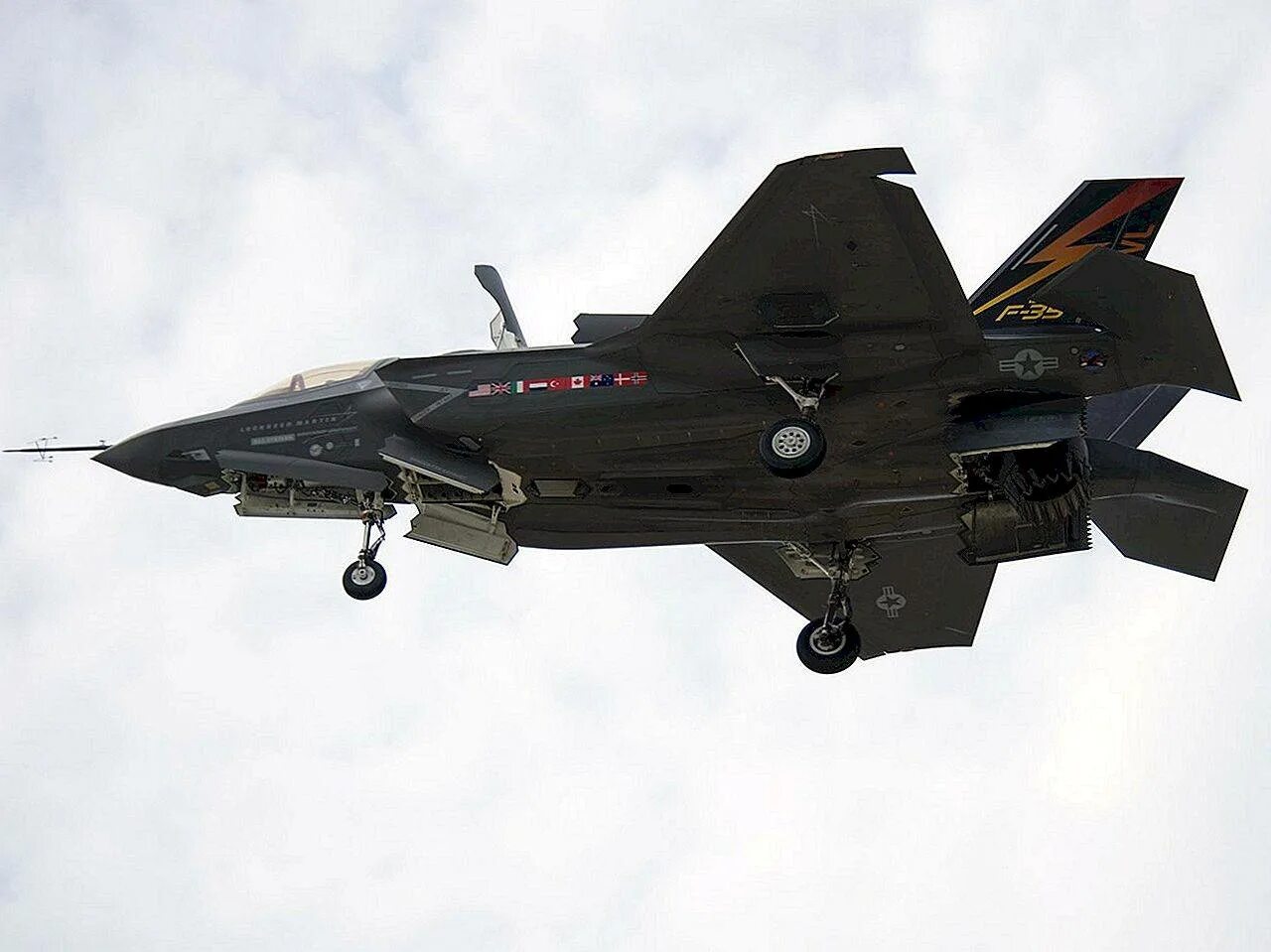 F35 самолет вертикальный взлет. F35 VTOL. F-35. F35 СВВП.