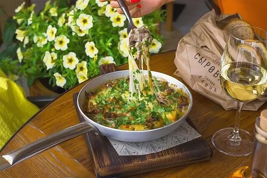 Набережные челны вахитова 22а сыроварня. Сыроварня фирменное блюдо. Сыроварня, сочи, улица бестужева, 1/1. Сыроварня адлер ресторан. Кафе сыроварня томск.