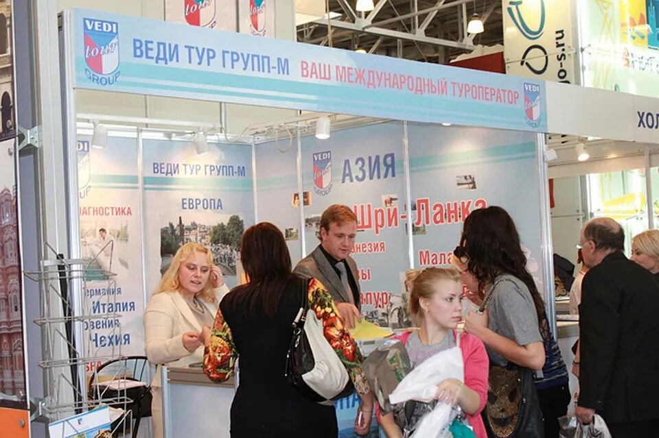 Туризм экскурсии. Веди групп туроператор. Туристическая группа в отеле. Ics travel group. Логотип пакс групп туроператор.