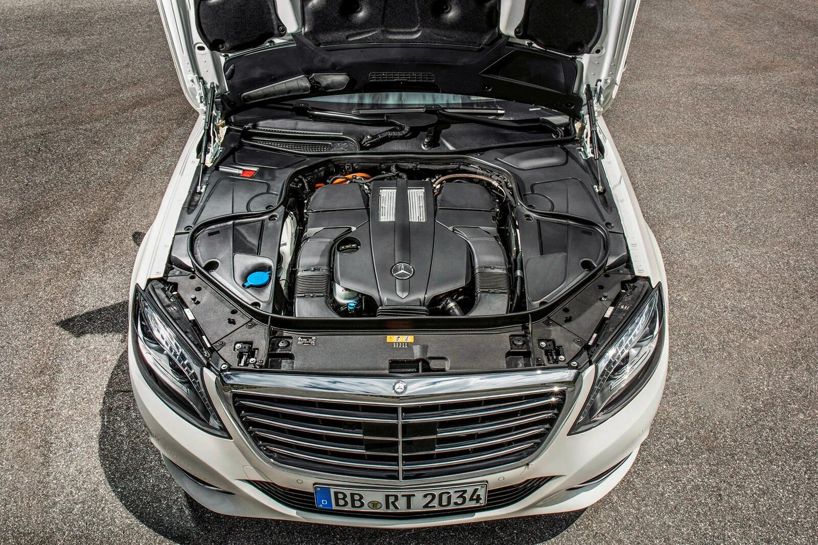 Двигатель Мерседес s500 w222. Mercedes Benz s500 w222 мотор. Mercedes s500 Hybrid. Мерседес w222 под капотом. Капот мерседес бенц