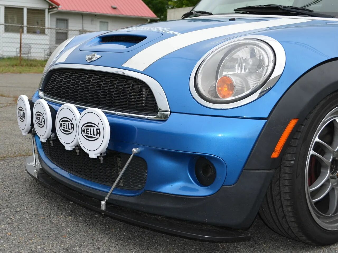 Фары mini cooper. Mini Cooper s r56. Фара Mini Cooper r56. Доп фары на Mini r56. Доп фары мини Купер р56.