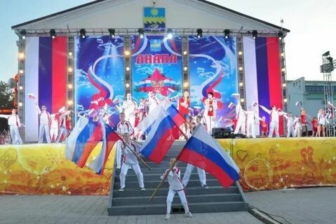 Флаг на сцене
