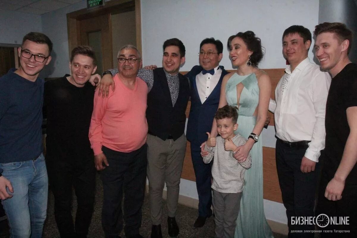 василя фаттахова памятник в уфе. василя фаттахова фото сына и дочь сейчас. василия фаттазовп дочь. дочь васили фаттаховой. ильгиз абдракипов дочь.