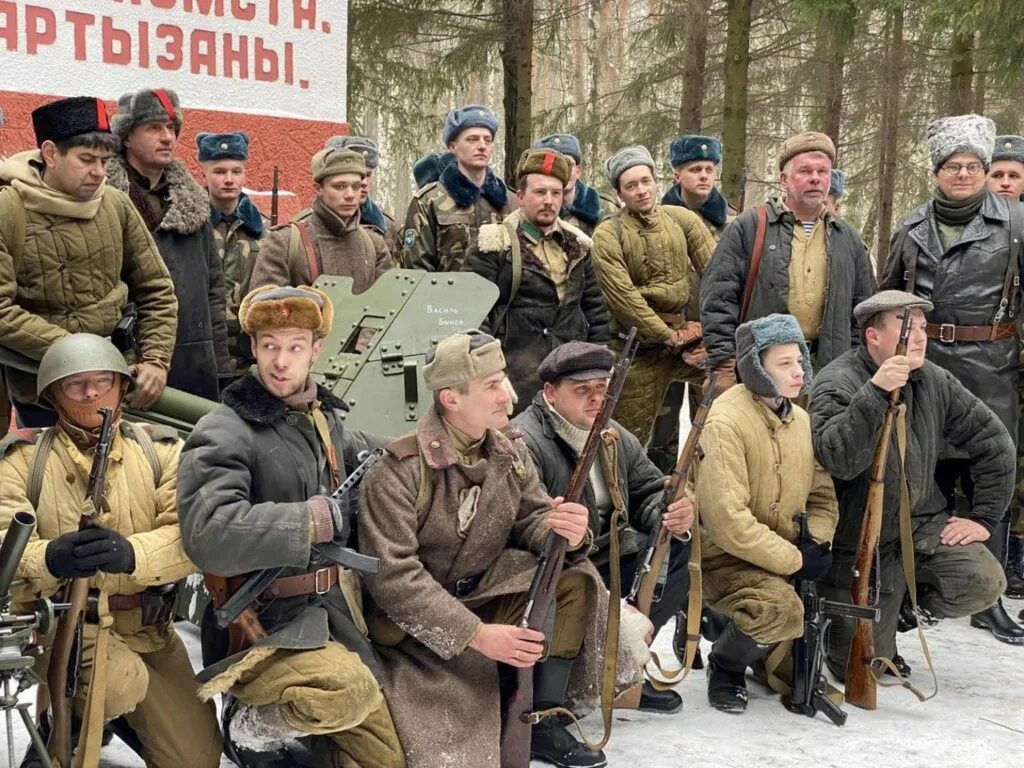 Полесский партизан ютуб. Военная реконструкция партизанский бой калинковичи октябрь 2021. Военно историческая реконструкция партизаны. Полесский партизан виталий баковец. Музей партизанского быта (беларусь, витебская область).