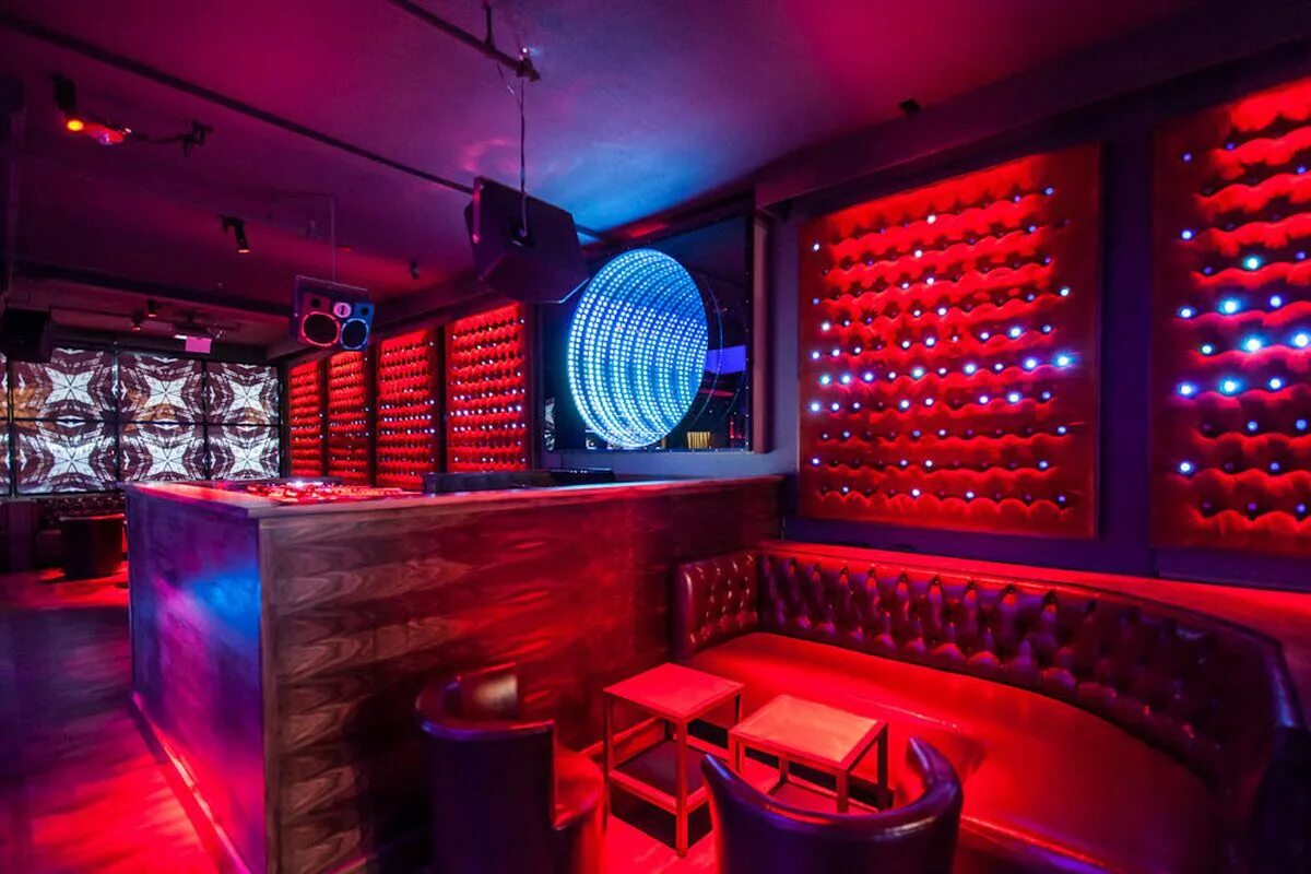 Магазин наушников фото. Dap pro audio saund mate 1акустический комплект. Digital audio диски. Audio club. Audio club.