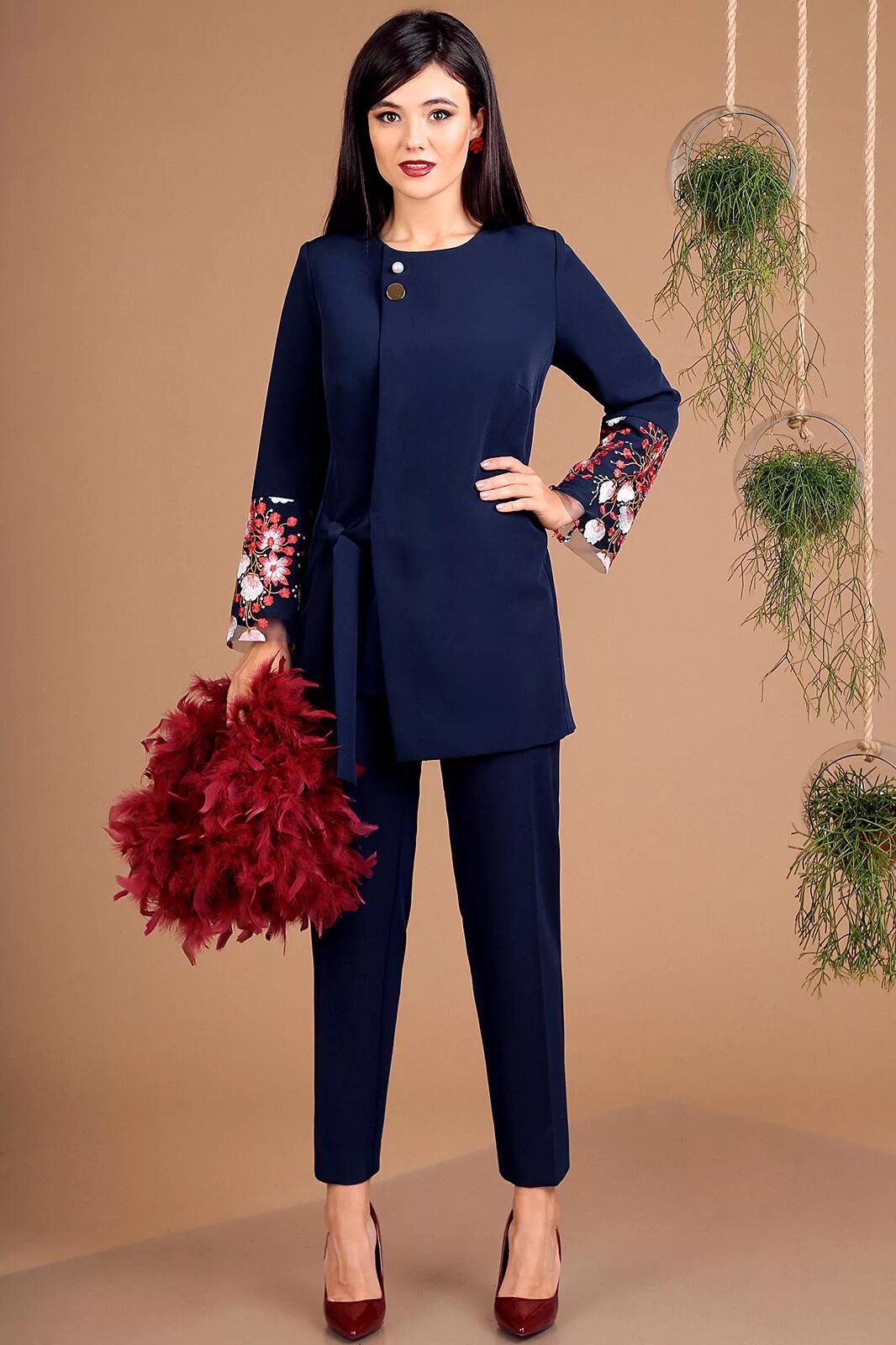 Брючные костюмы больших размеров. Брючные костюмы больших нарядные. Брючные костюмы больших нарядные. Нарядный брючный костюм для полных женщин. Нарядный брючный костюм для полных женщин.