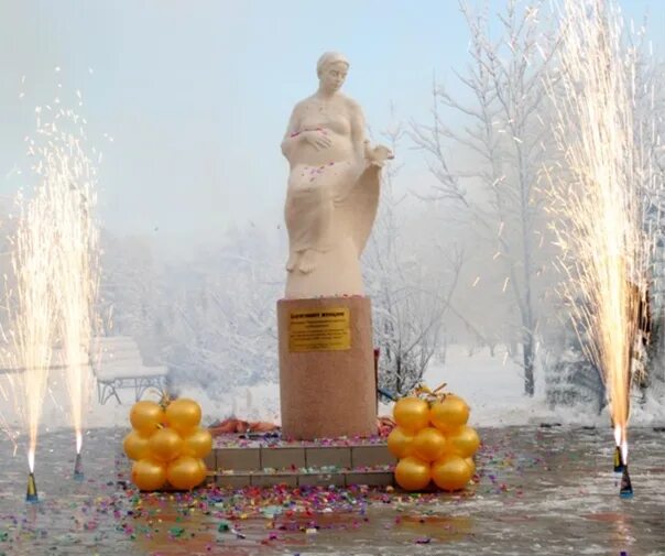 Памятник нефтяникам-первопроходцам памятники чернушка. Фото чернушки пермского края. Памятники г чернушка пермский край. Чернушка пермский край площадь. Парк водяновой чернушка.