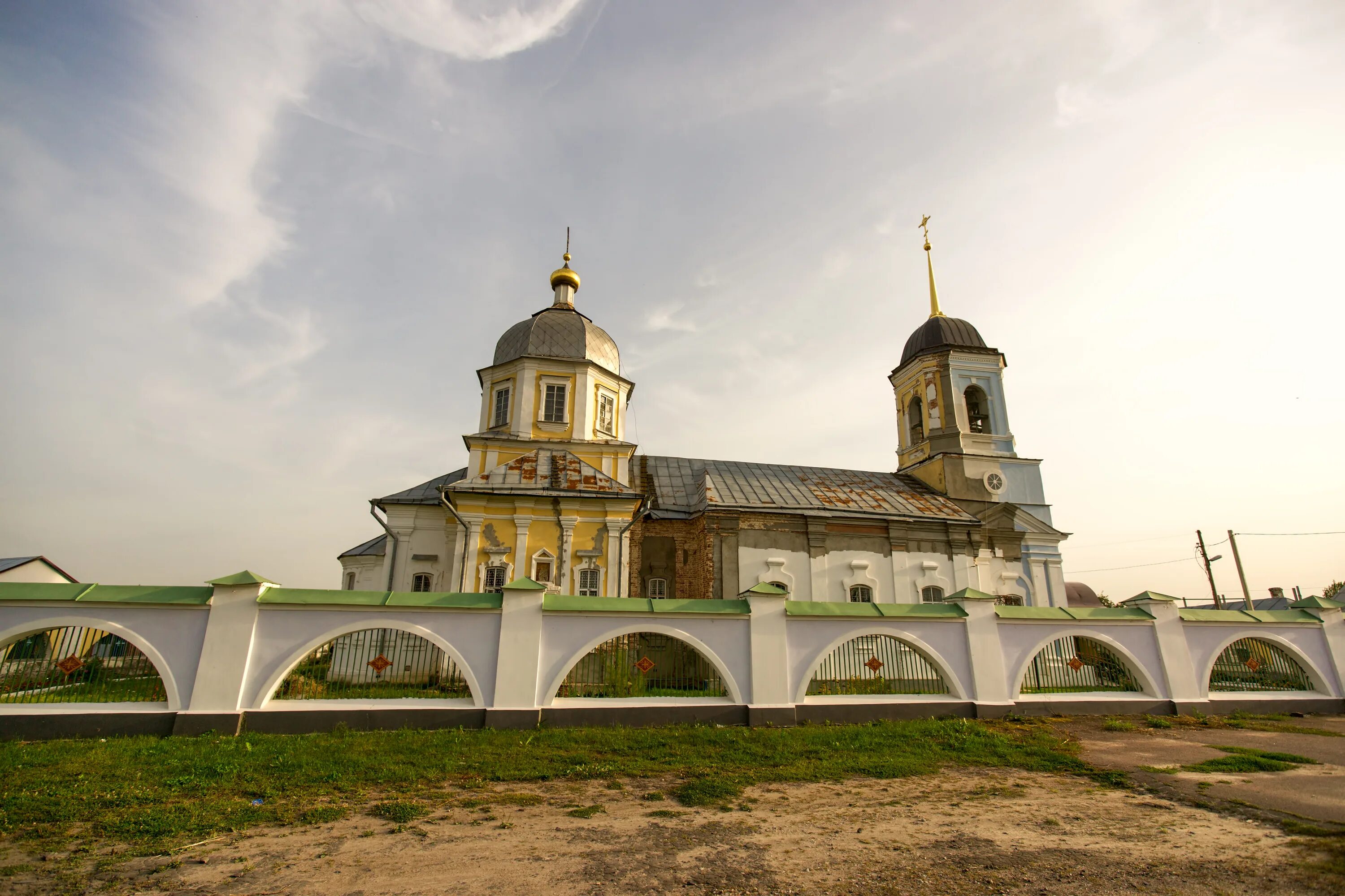 Дмитровск время. Храм Дмитрия Солунского Дмитровск. Церковь Дмитрия Солунского Ярославль. Церковь Дмитрия Солунского Дмитровск Орловский. Церковь великомученика Дмитрия Солунского (Дмитровск).