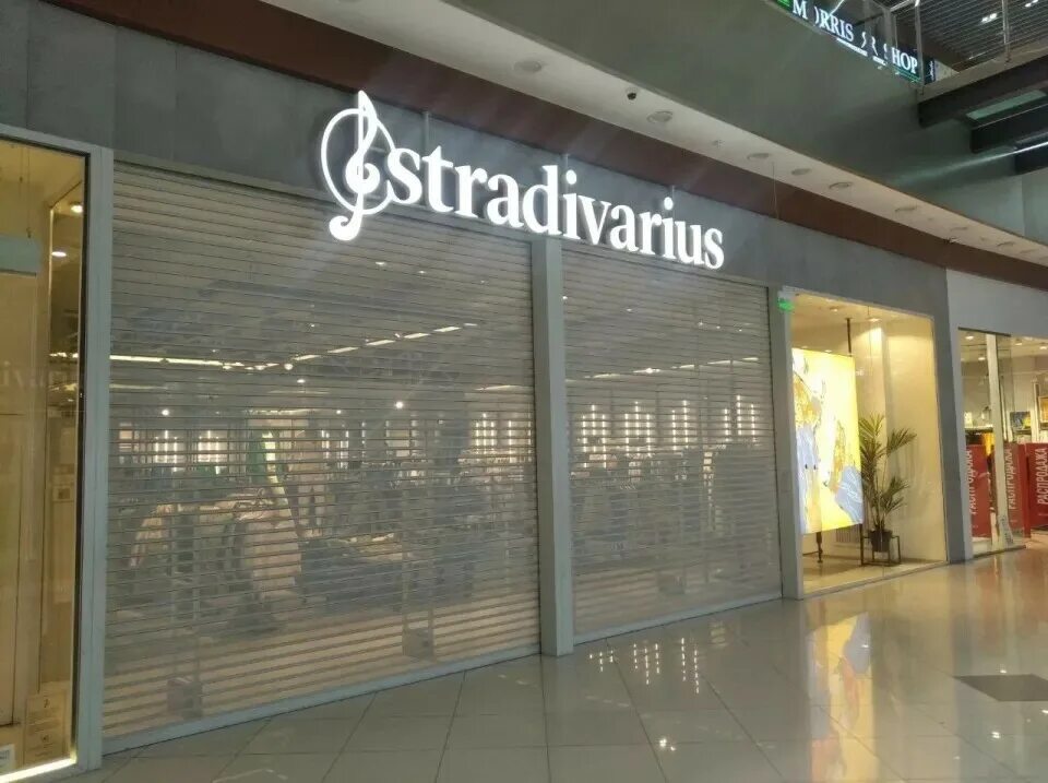 Dior закрылся. Закрытые магазины одежды. Киров макси hm. Закрытие zara в тц. Закрытие zara в тц.