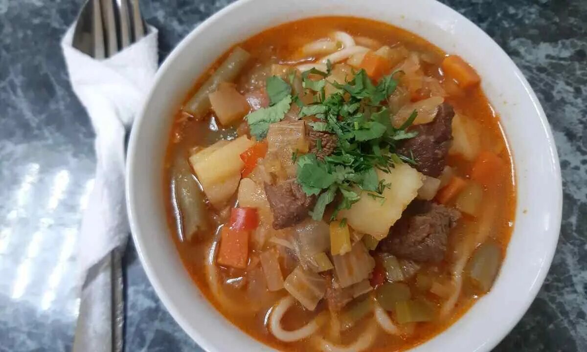 лагман из свинины рецепт с фото пошагово. лагман из свинины рецепт с фото пошагово. лагман армянский. лагман в казане. лагман из свинины с лапшой.