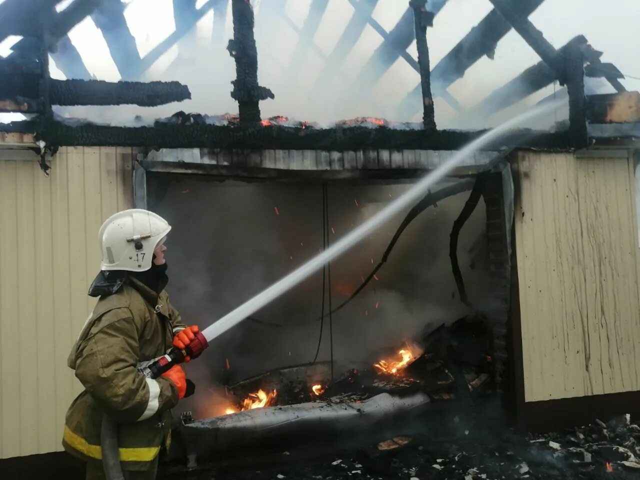 Пожар в Абдулино. Пожар дома. Пожарные на пожаре. Пожар фото. Новости абдулино оренбургской