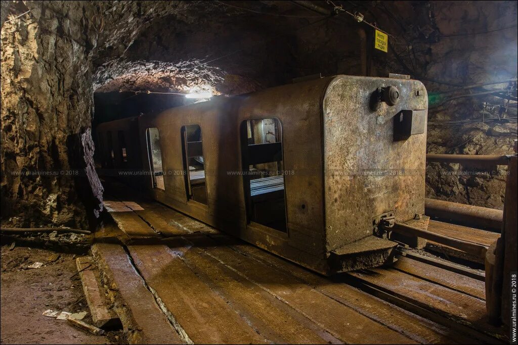 Известняковая шахта. Шахта березовская березовский. Субр шахта кальинская. Шурф штрек штольня. Шахта крупский рудник.