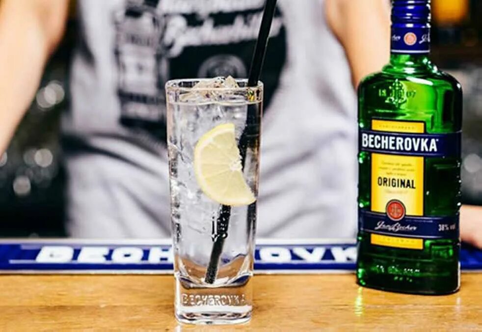 Ликер Бехеровка. Бехеровка Биттер. Коктейль Becherovka Lemond. Бетон коктейль Бехеровка. Бехеровка рецепт приготовления