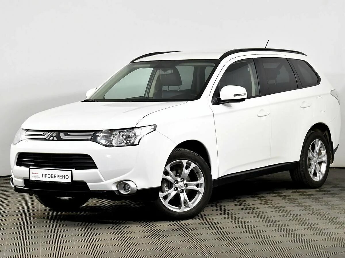 Митсубиси аутлендер какой купить. Mitsubishi Outlander III (2012-2015). Mitsubishi Outlander III 2012. Мицубиси Аутлендер 2012 белый. Митсубиши Аутлендер 2012.