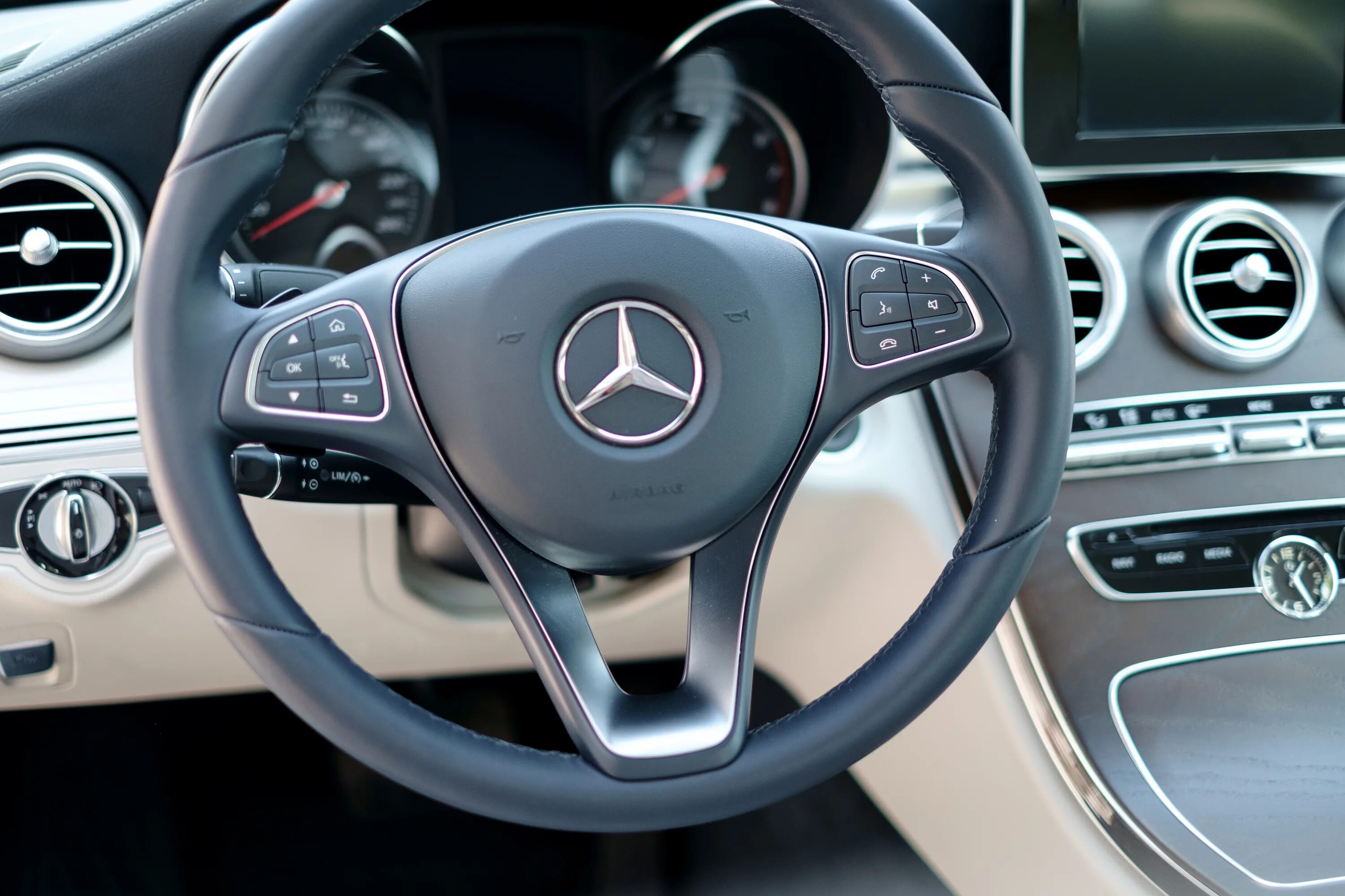 Показать рули машин. Mercedes Benz CL 65 Steering Wheel. Рули машин разных марок. Разные рули от машин. Марки машин на руле Мерседес.