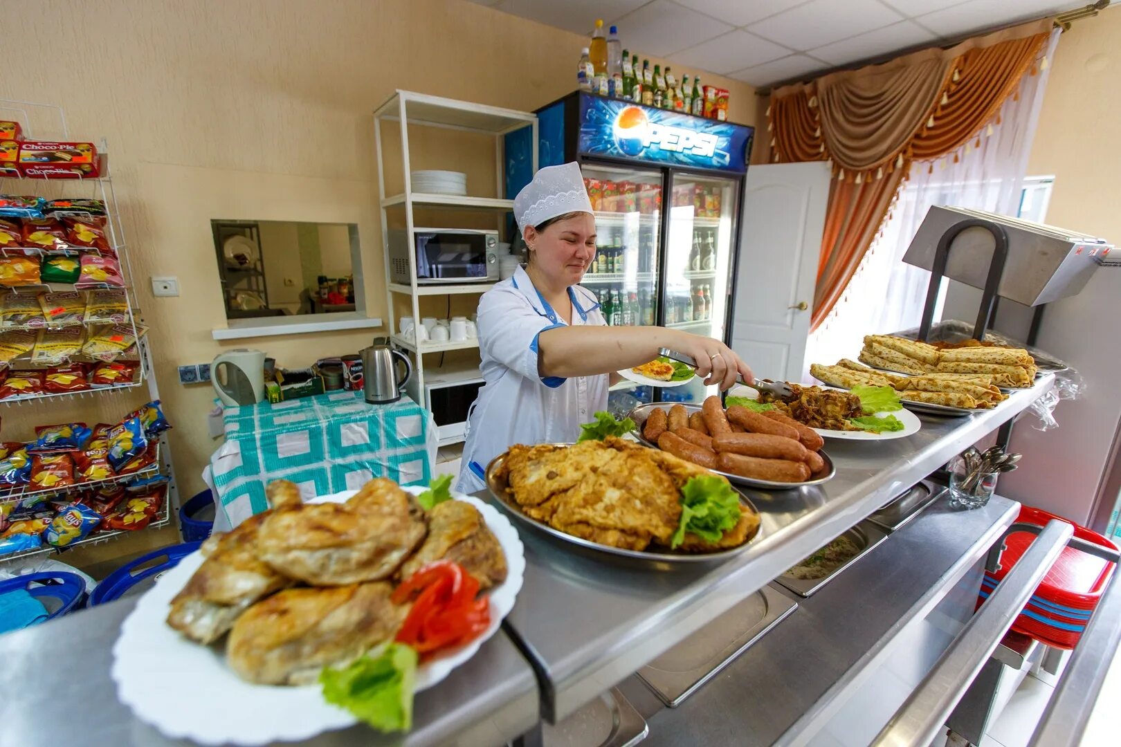 повар женщина. специальность повар. шеф повар ресторана украинский дворик в геленджике. профессия пекарь кондитер. алиса шеф-повар 6-11.