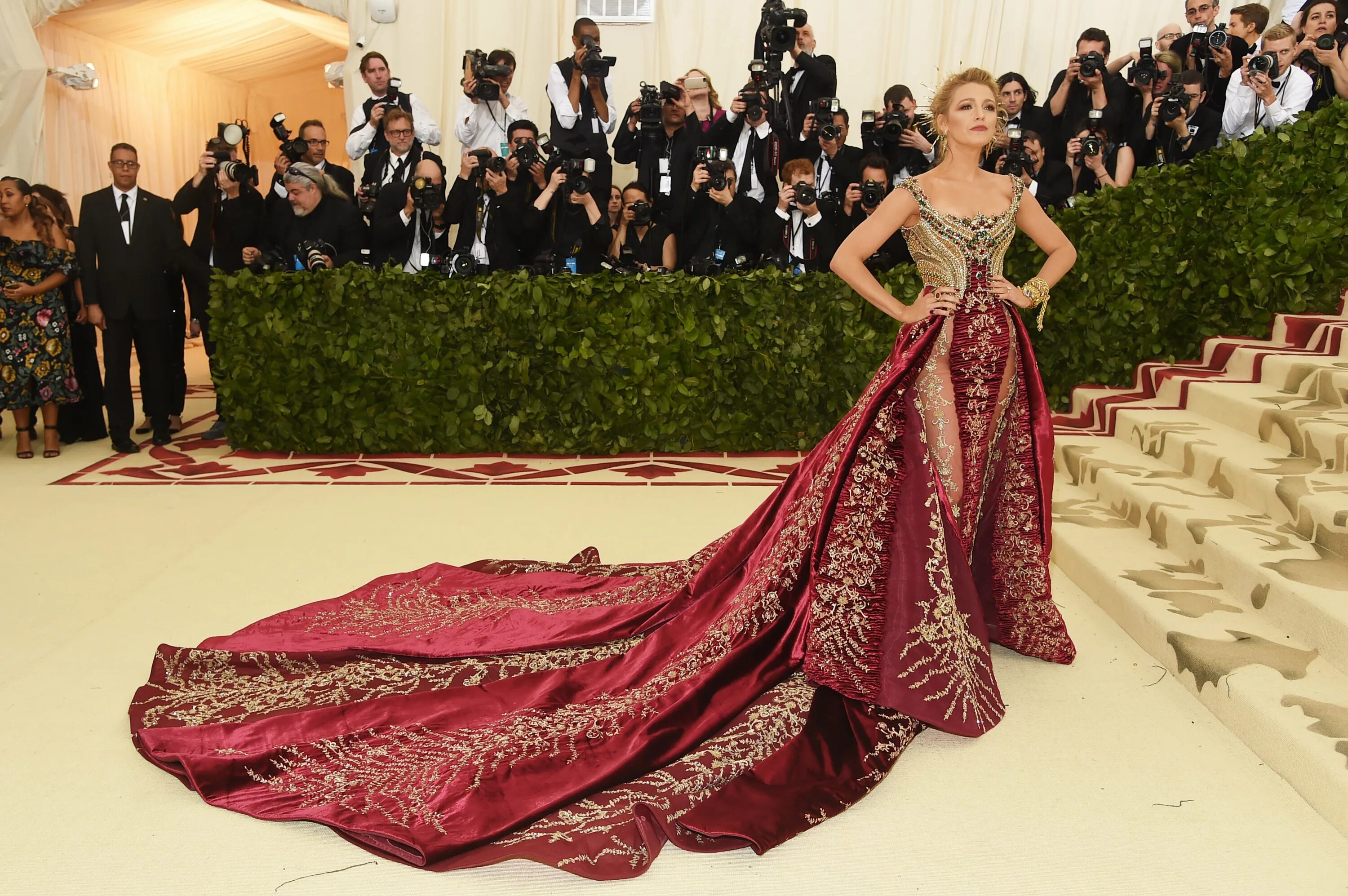 Блейк Лайвли met Gala 2018. Блейк Лайвли в Versace на met Gala. Блейк Лайвли мет Гала 2019. Блейк Лайвли мет Гала 2023.