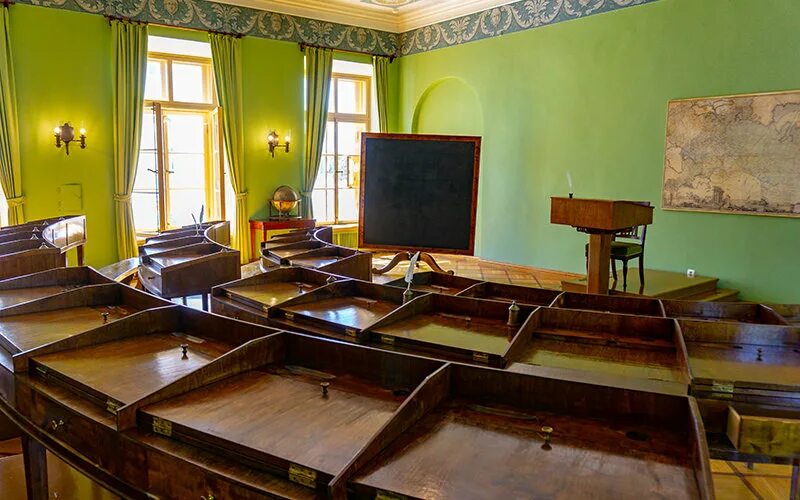 предметы в лицее пушкина. лицей пушкина предметы. лицей в жизни пушкина. какие предметы были у лицеистов. лицей пушкина предметы.