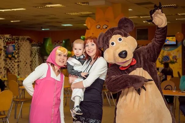 Детский дом теремок златоуст. Аниматоры на детский праздник. Аниматоры на день рождения. Старый аниматор. Смешные костюмы.