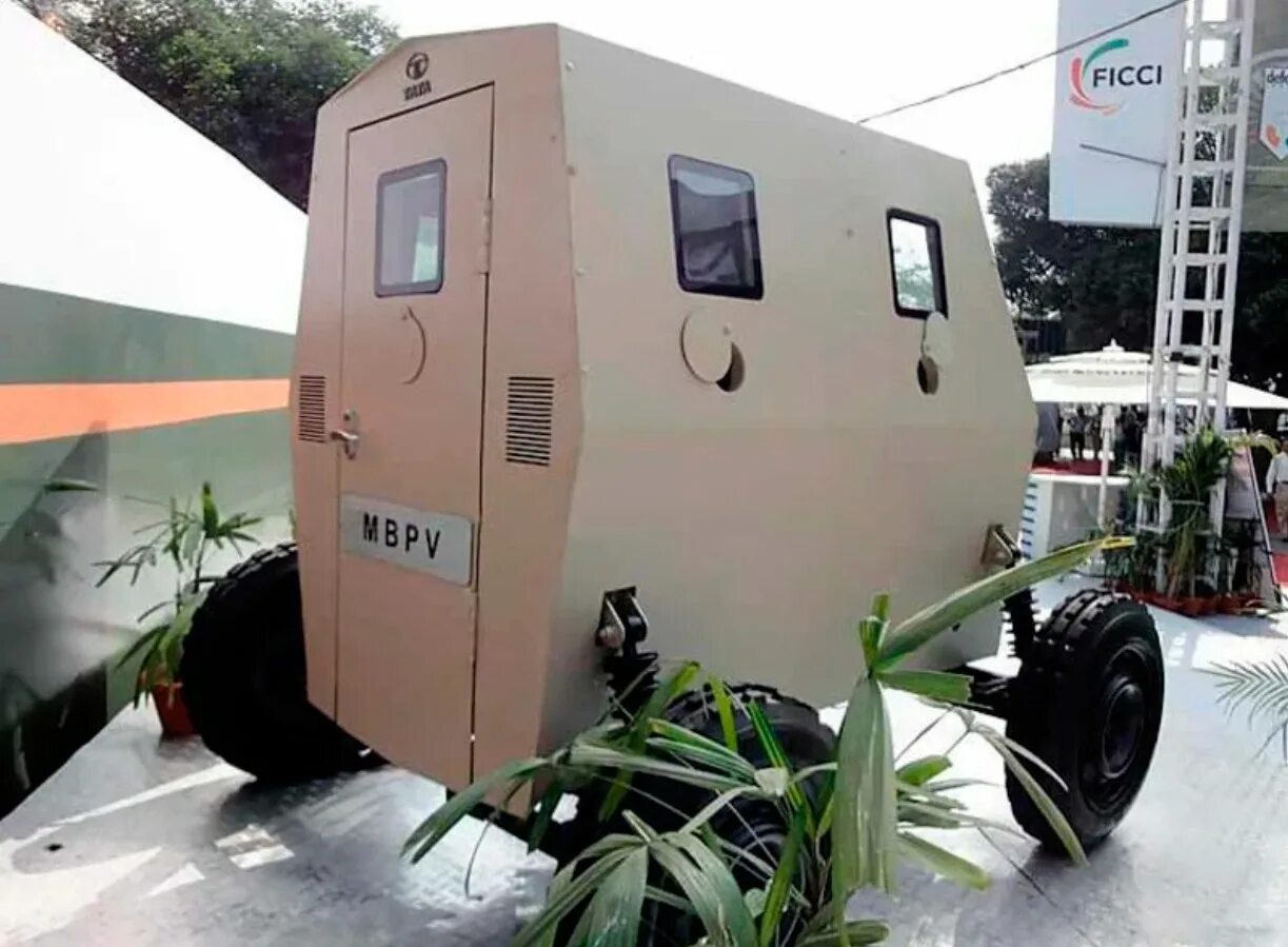 Камаз 5350 военный кабина. Бронированная машина капсула. Камаз бронированный 4320. Броневик камаз 63968. Капсулы безопасности в бронемашине.