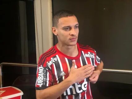 Жил футболист