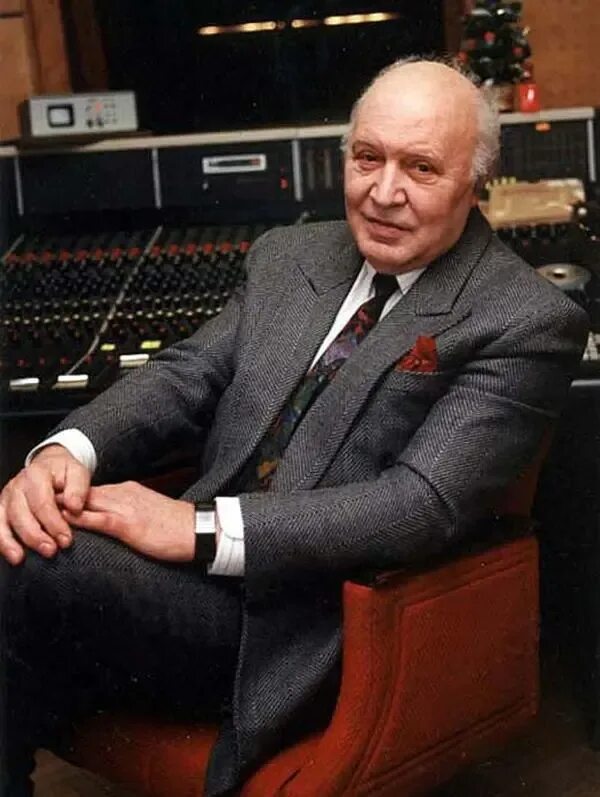 Виктор балашов диктор цт. Аза владимировна лихитченко. Диктор советских времен. Ковеленов диктор. Игорь кириллов диктор цт ссср.