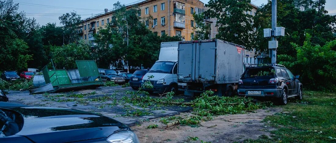 30 июня 1998 681. Ураган в Москве 1998. Ураган, июнь 1998. Ураган 98 года в Москве. Смерч в Москве 1998.