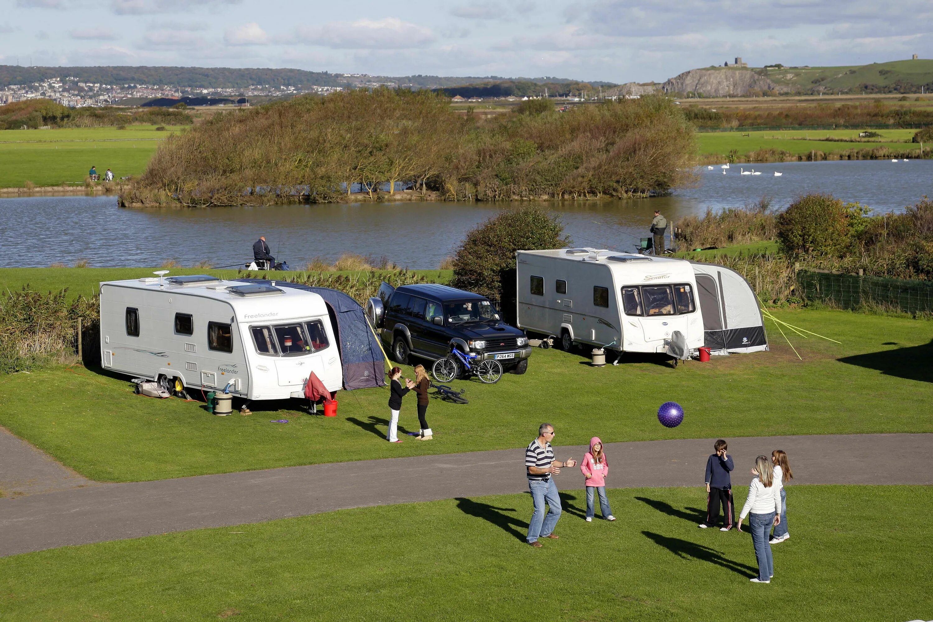 Camping 11 11. Караван кемпинг. Караванинг в США. Автокемпинг в Европе. Шотландия кемпинг.