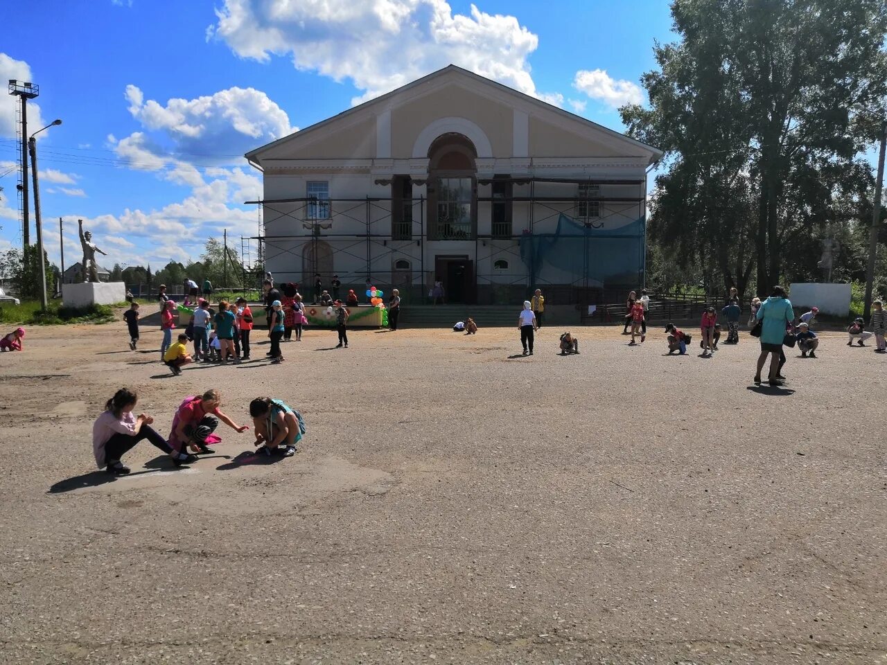 Погода микунь на неделю. Город Микунь Республика Коми. Микунь достопримечательности. Микунь парк. Город Микунь Республика Коми дом культуры.