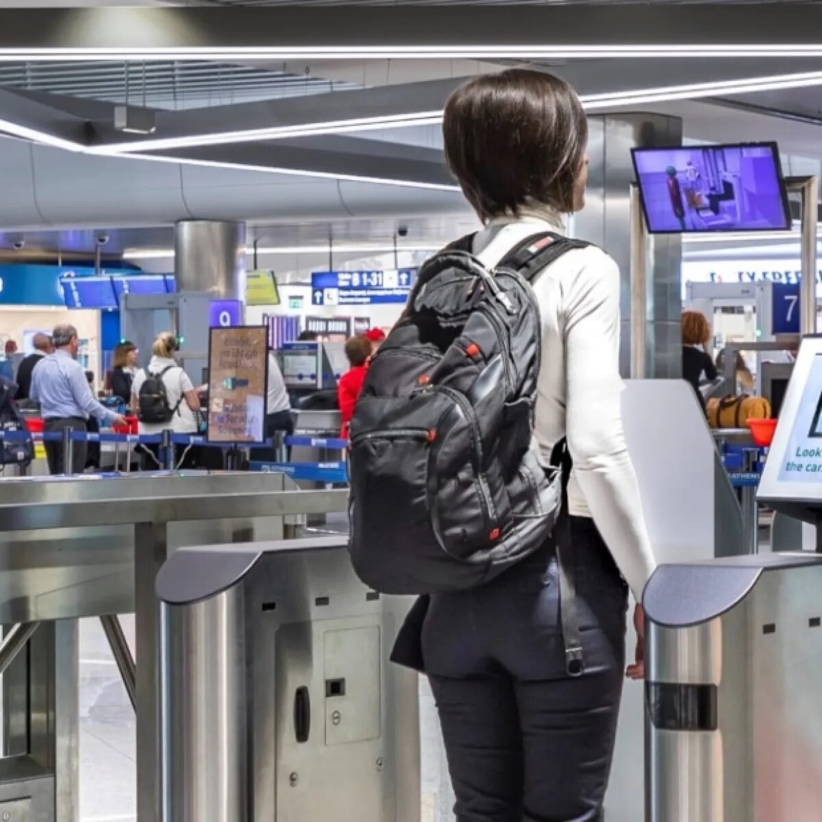 Поставь аэропорт. Система распознавания лиц в аэропорту. Биометрия в аэропорту. Международный аэропорт Элефтериос Венизелос. Биометрические технологии в аэропорту.